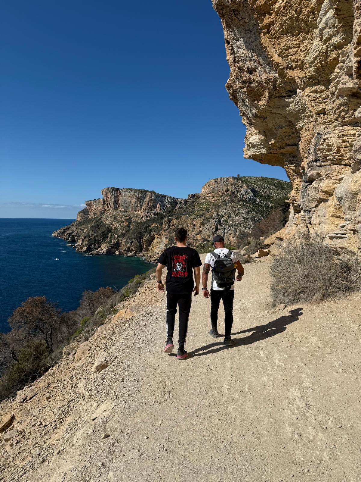 Cala secreta en ruta de senderismo en Alicante